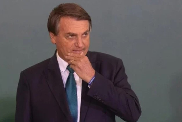 Jair Bolsonaro, atual presidente do Brasil para o mandato de 2018 a 2022. Ele tem cabelos curtos, pretos e usa terno e gravata - Metrópoles