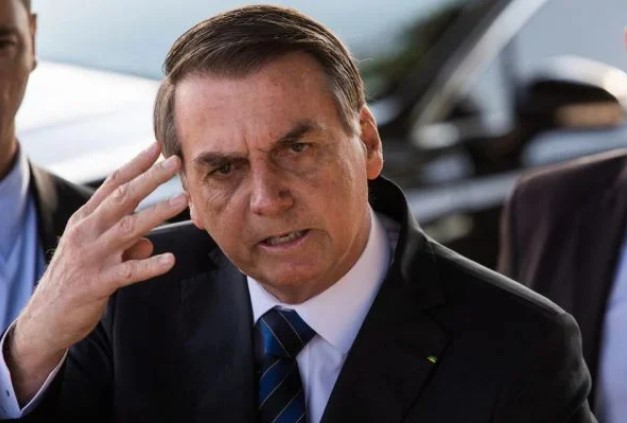 Jair Bolsonaro, atual presidente do Brasil para o mandato de 2018 a 2022. Ele tem cabelos curtos, pretos e usa terno e gravata - Metrópoles