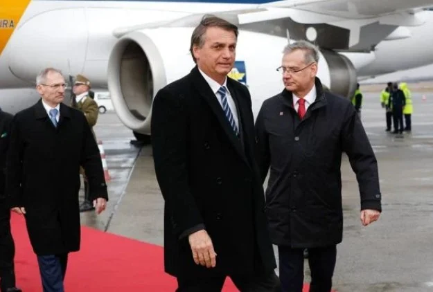 Jair Bolsonaro, atual presidente do Brasil para o mandato de 2018 a 2022. Ele tem cabelos curtos, pretos e usa terno e gravata - Metrópoles