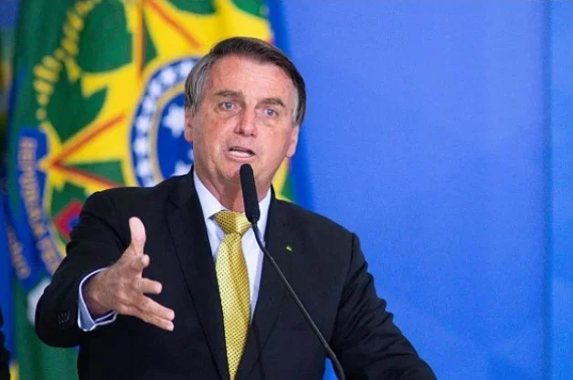 Jair Bolsonaro, atual presidente do Brasil para o mandato de 2018 a 2022. Ele tem cabelos curtos, pretos e usa terno e gravata - Metrópoles